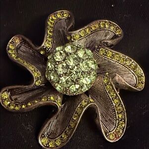 Chic Silver Floral Brooch